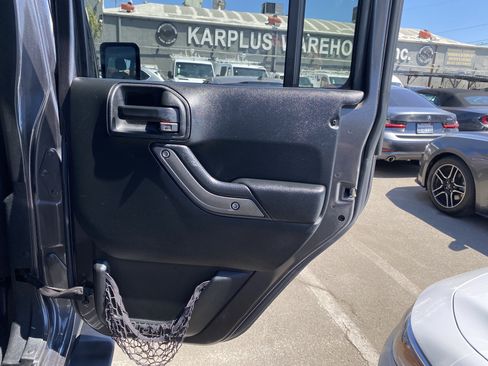 Used 2017 Jeep Wrangler Unlimited Sport w/ Quick Order Package 24S AWD/4WD image 23