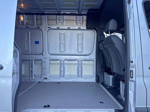 Used 2023 Mercedes-Benz Sprinter 2500 image 32