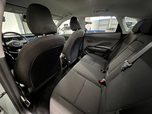 Used 2025 Hyundai Kona SEL FWD image 15