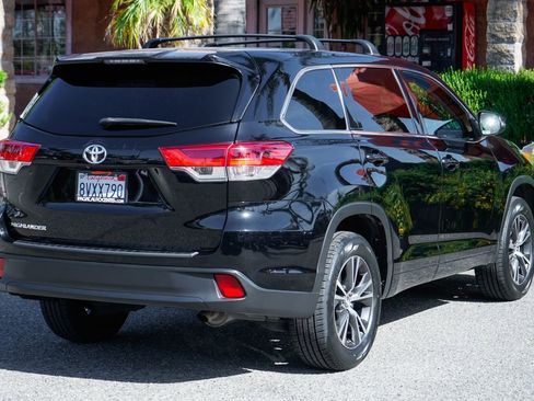 Used 2017 Toyota Highlander LE FWD image 10