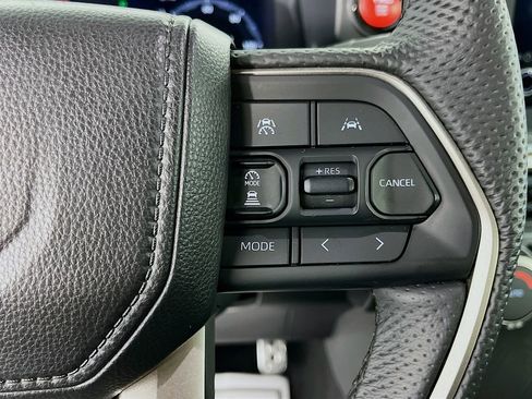 Used 2025 Toyota Tacoma TRD Sport AWD/4WD image 17