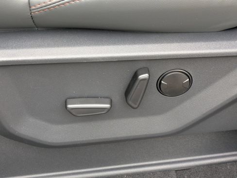 New 2025 Ford Expedition Active image 19