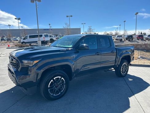 Used 2025 Toyota Tacoma TRD Sport AWD/4WD image 4
