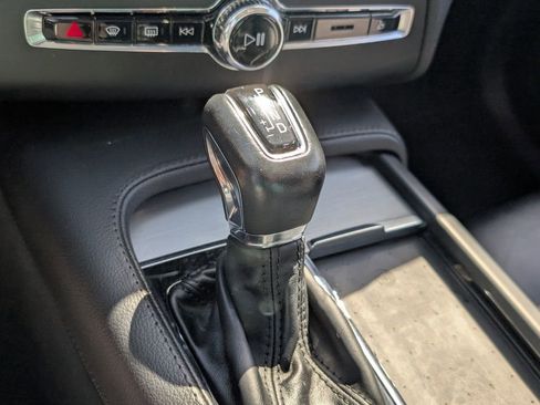 Used 2022 Volvo XC90 T5 Momentum image 23