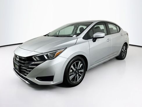 Used 2024 Nissan Versa SV FWD image 3