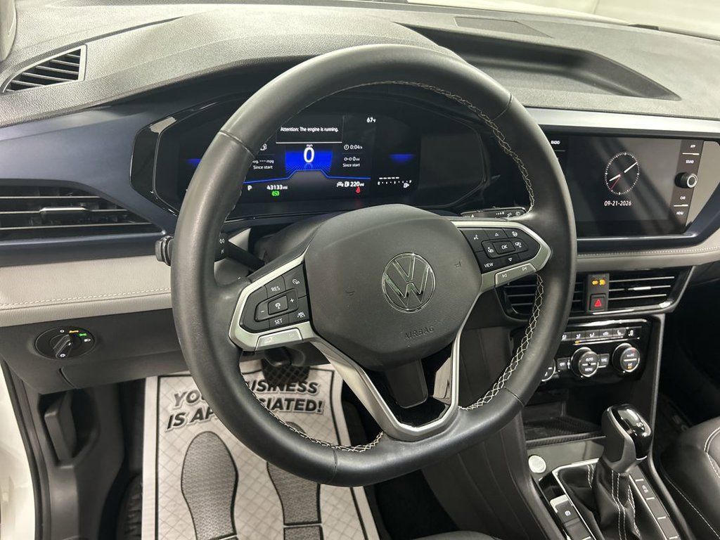 Certified 2024 Volkswagen Taos SE w/ Panoramic Sunroof Package AWD/4WD image 4