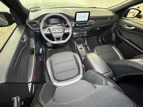 Certified 2025 Ford Escape ST-Line AWD/4WD image 12