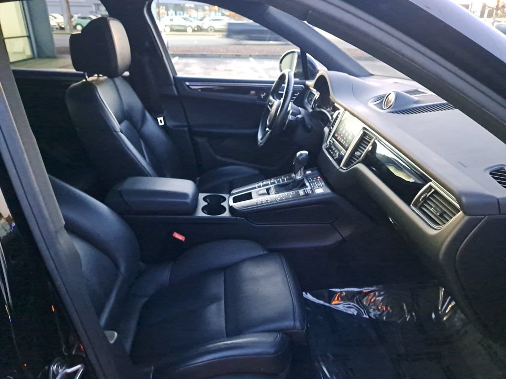 Used 2018 Porsche Macan AWD/4WD image 17