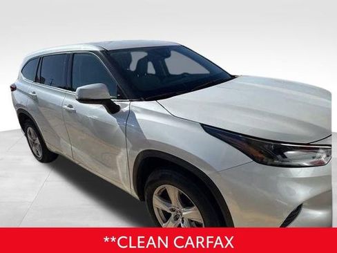 Used 2022 Toyota Highlander LE image 2