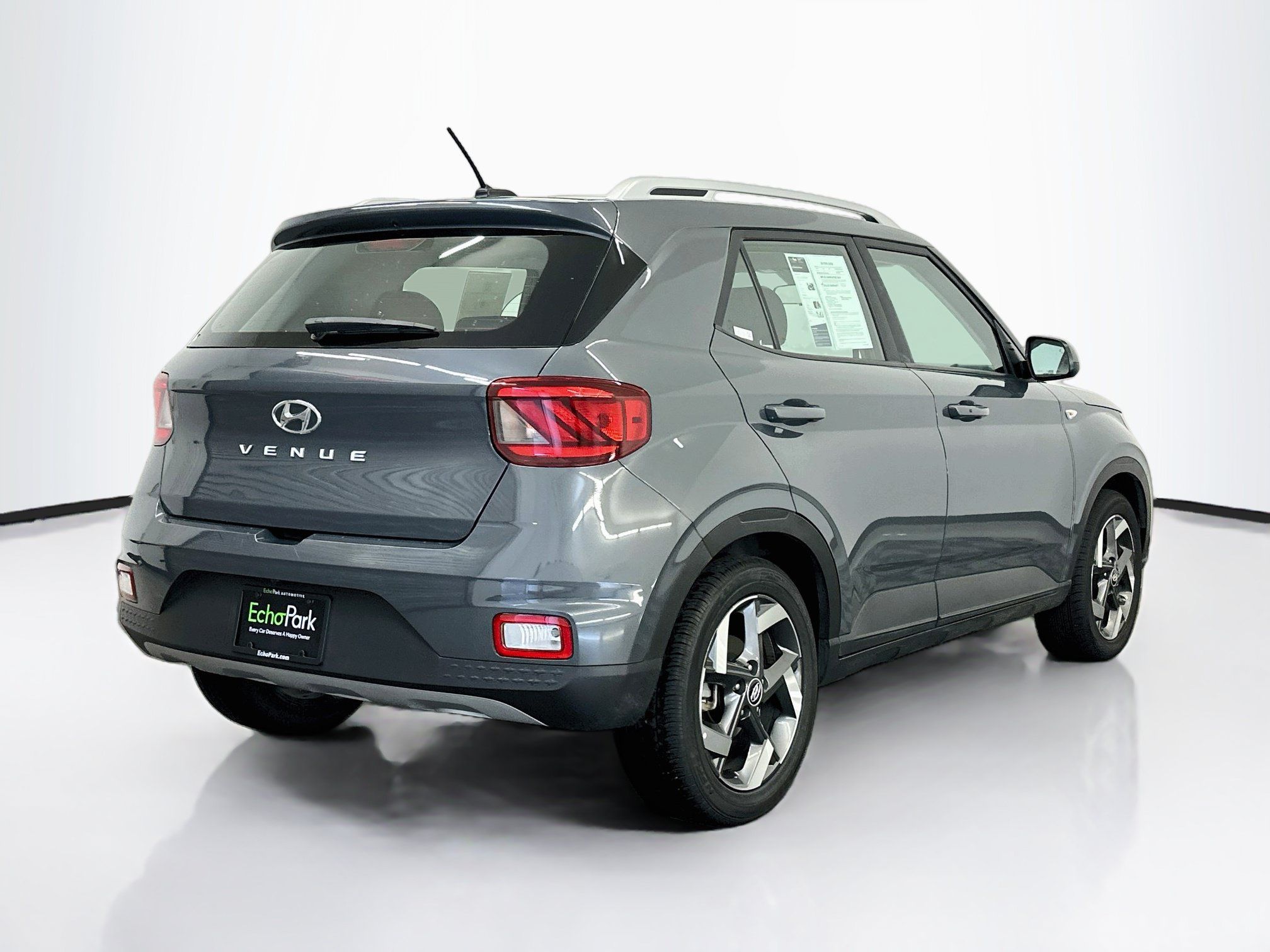 Used 2025 Hyundai Venue SEL FWD image 9