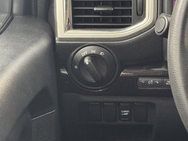Used 2017 Nissan Titan SV AWD/4WD image 14