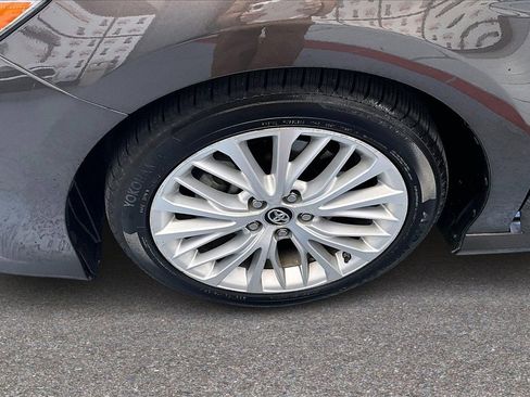 Certified 2018 Toyota Camry XLE image 30