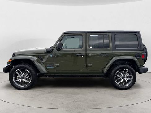 Used 2024 Jeep Wrangler Unlimited w/ Convenience Group AWD/4WD image 2