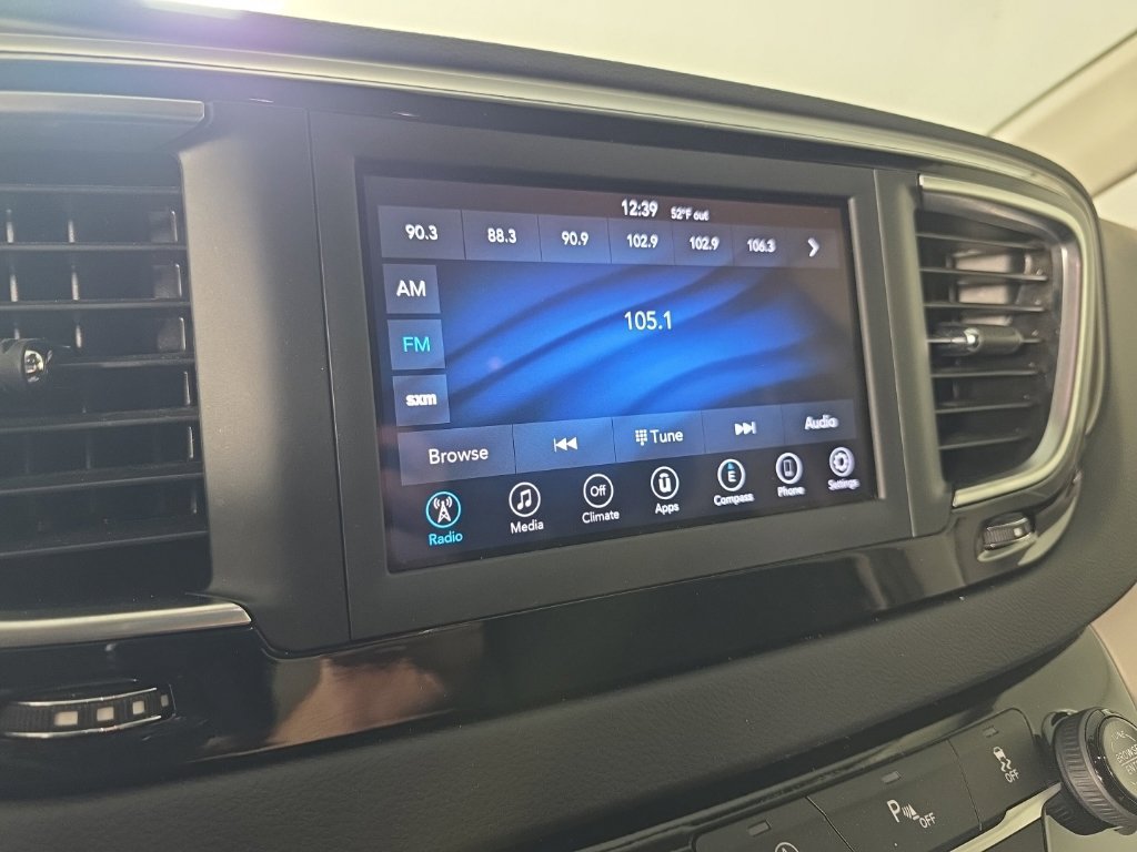 Used 2020 Chrysler Pacifica Touring w/ Cold Weather Group FWD image 16