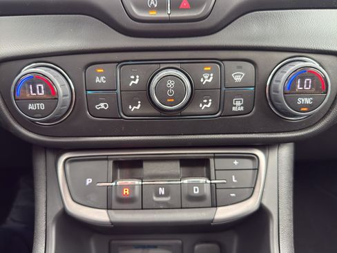 Used 2023 GMC Terrain AT4 w/ Tech Package AWD/4WD image 31
