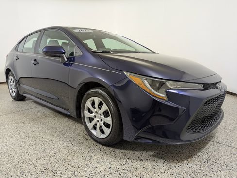 Used 2022 Toyota Corolla LE image 1