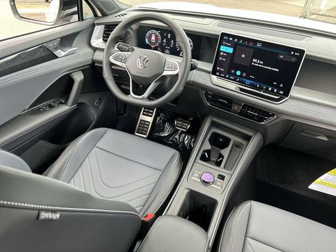 New 2026 Volkswagen Tiguan SE R-Line FWD image 10
