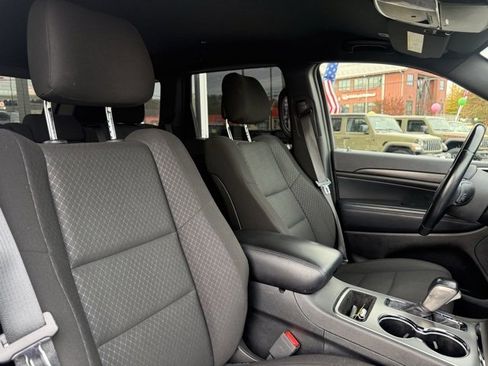 Used 2020 Jeep Grand Cherokee Laredo image 27