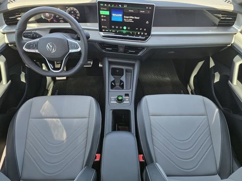 New 2026 Volkswagen Tiguan SE FWD image 19