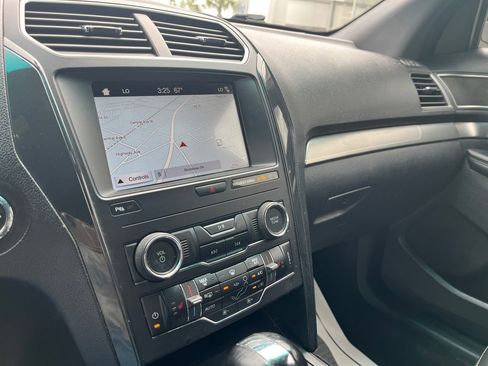 Used 2019 Ford Explorer XLT w/ Equipment Group 202A FWD image 21
