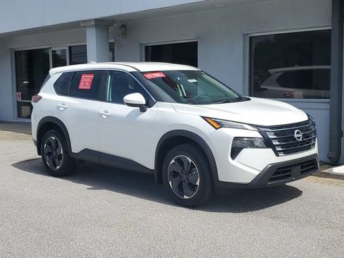Certified 2026 Nissan Rogue SV FWD image 33