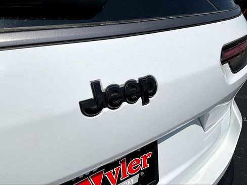New 2026 Jeep Grand Cherokee L 4WD image 14
