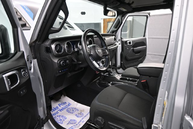 Used 2023 Jeep Wrangler Unlimited Rubicon 4xe w/ Cold Weather Group AWD/4WD image 9