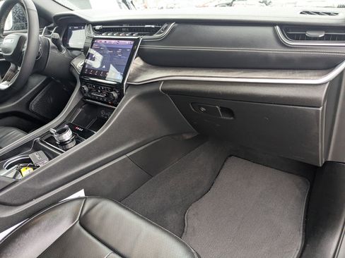 Used 2024 Jeep Grand Cherokee L Limited w/ Luxury Tech Group II image 33