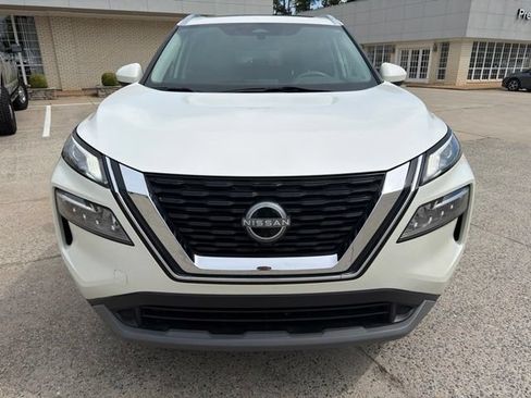 Used 2023 Nissan Rogue SV w/ SV Premium B Package FWD image 3