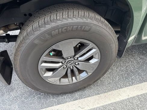 Certified 2025 Nissan Frontier SV RWD image 9