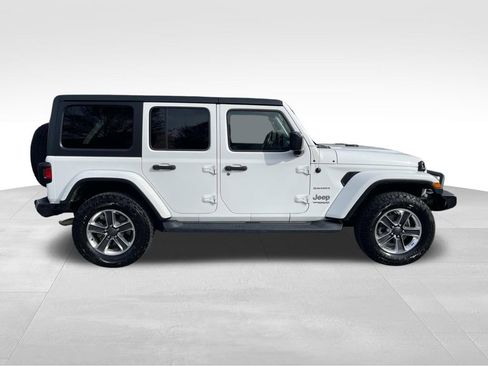 Used 2019 Jeep Wrangler Unlimited Sahara image 2