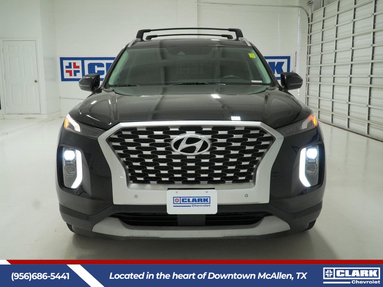 Used 2022 Hyundai Palisade SEL w/ Premium Package FWD image 2