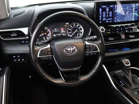 Used 2022 Toyota Highlander Platinum AWD/4WD image 16