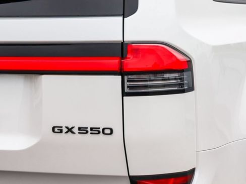 Used 2025 Lexus GX 550 AWD/4WD image 10