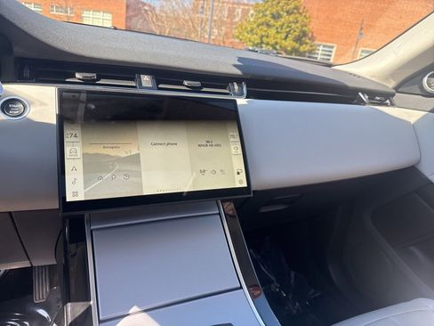 Used 2024 Land Rover Range Rover Evoque S image 19