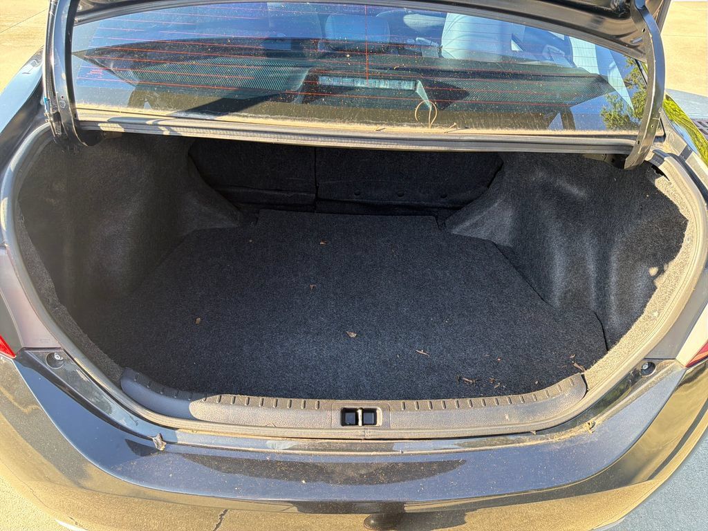 Used 2018 Toyota Corolla LE FWD image 23