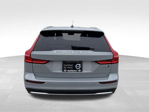 Used 2025 Volvo V60 B5 Cross Country Plus image 37