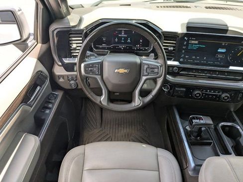 Used 2024 Chevrolet Silverado 1500 LT AWD/4WD image 16