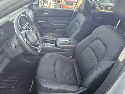 Certified 2022 Nissan Pathfinder SV w/ SV Premium Package image 18