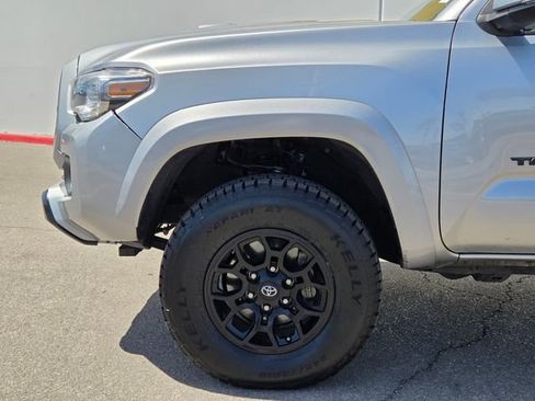 Used 2021 Toyota Tacoma TRD Sport w/ Technology Package AWD/4WD image 9