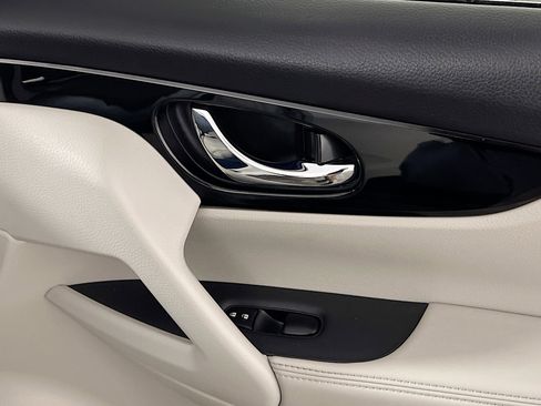 Used 2022 Nissan Rogue Sport SV image 32