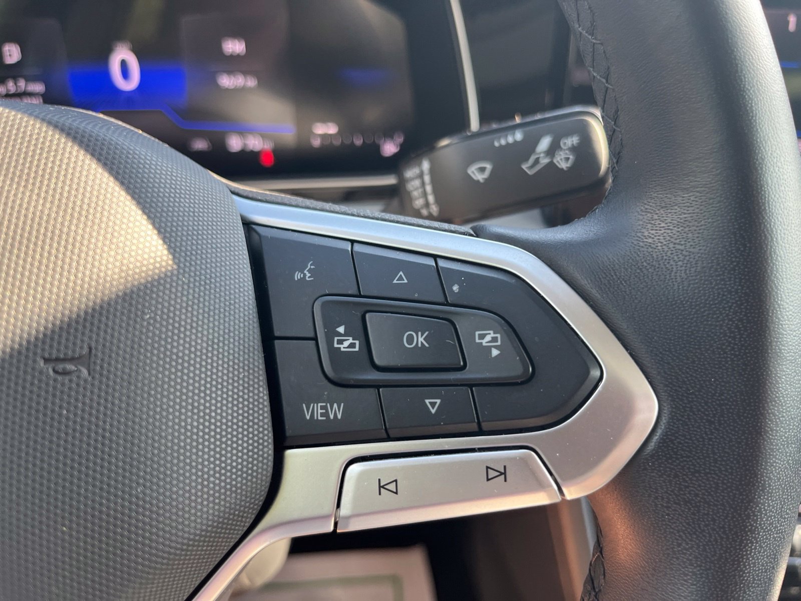 Certified 2025 Volkswagen Jetta SE FWD image 15
