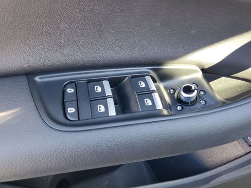 Used 2023 Audi Q7 3.0T Premium w/ Convenience Package image 23