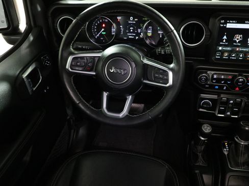 Used 2021 Jeep Wrangler Unlimited Sahara w/ Cold Weather Group AWD/4WD image 16