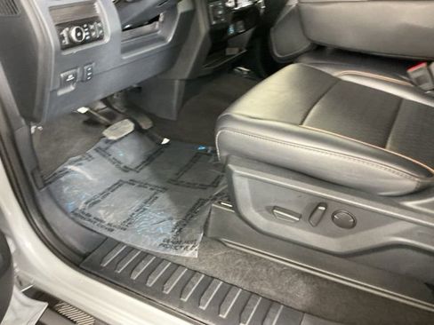 Certified 2025 Ford F350 Lariat w/ Black Appearance Package image 18