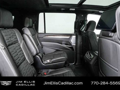Used 2026 Cadillac Escalade ESV Platinum Sport w/ LPO, ONYX Package AWD/4WD image 23
