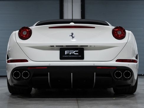 Used 2016 Ferrari California T RWD image 76