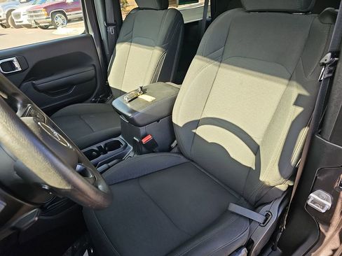 Used 2022 Jeep Wrangler Sport image 17