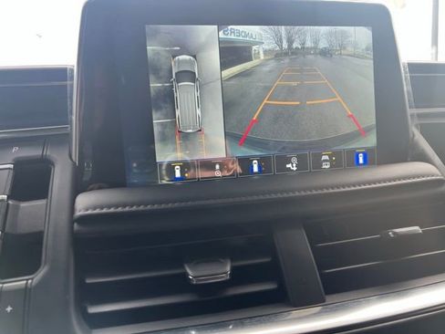 Used 2024 Chevrolet Suburban Z71 w/ Luxury Package image 16