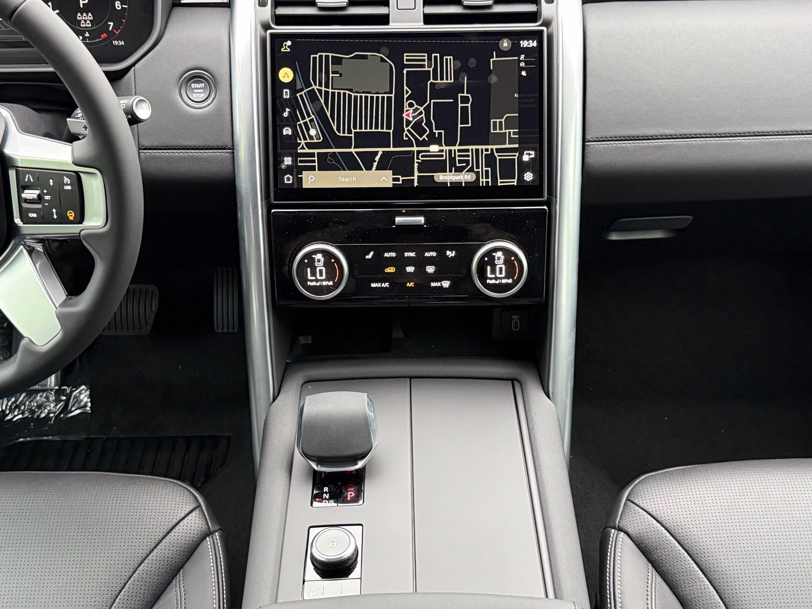 New 2026 Land Rover Discovery S AWD/4WD image 24